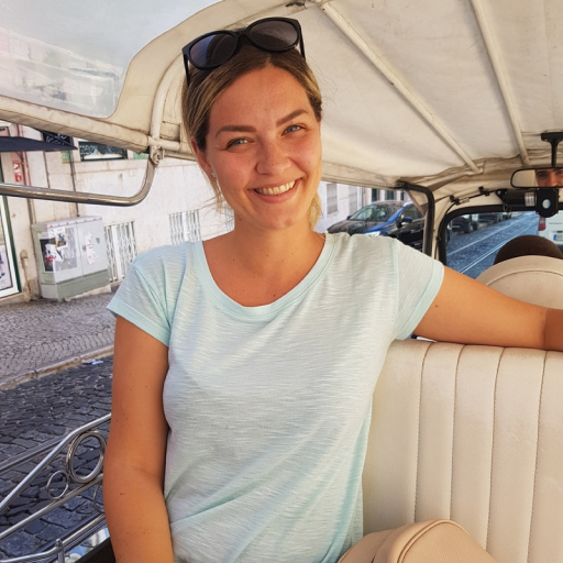 Katarina Komazec. Travel Blogger & Founder of Adventourbegins.com